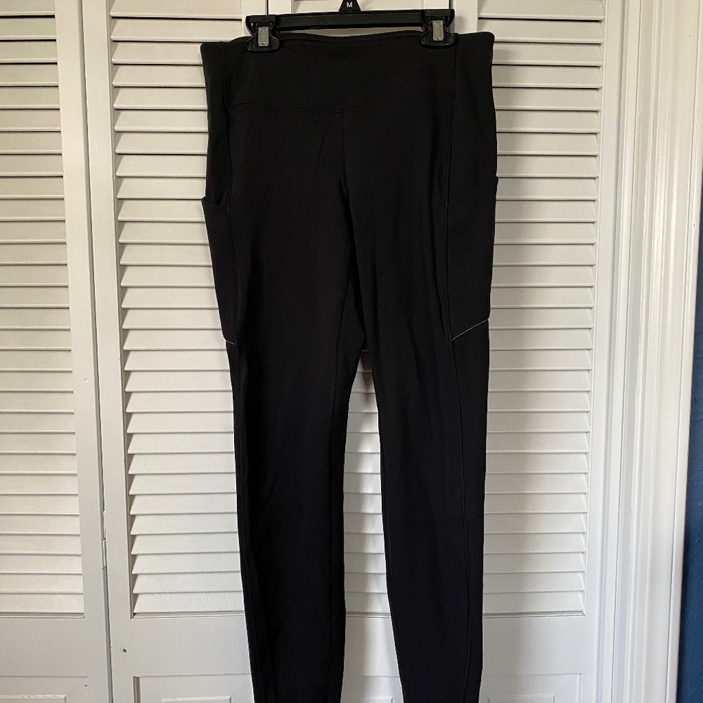 Lululemon leggings black size 8 mid rise compression reflective side stripe